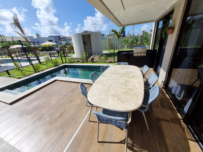 Apto Térreo 4 suítes com 2 Piscinas privativas